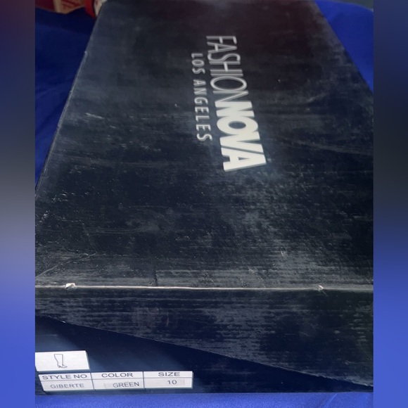 Green boots never worn from fashion nova size 10 - Picture 2 of 2